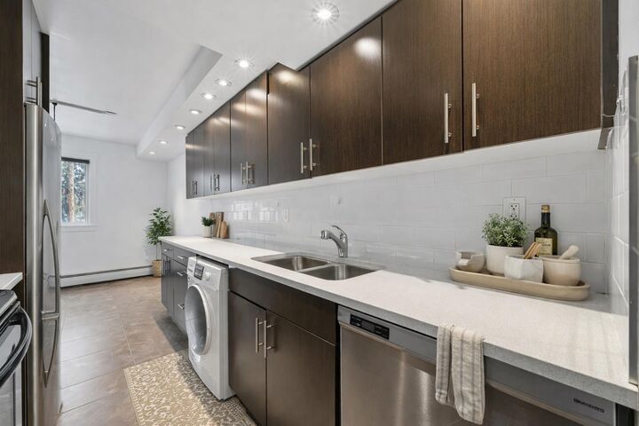 Property Photo:  1230 Cameron Avenue SW 12  AB T2T 0K9 