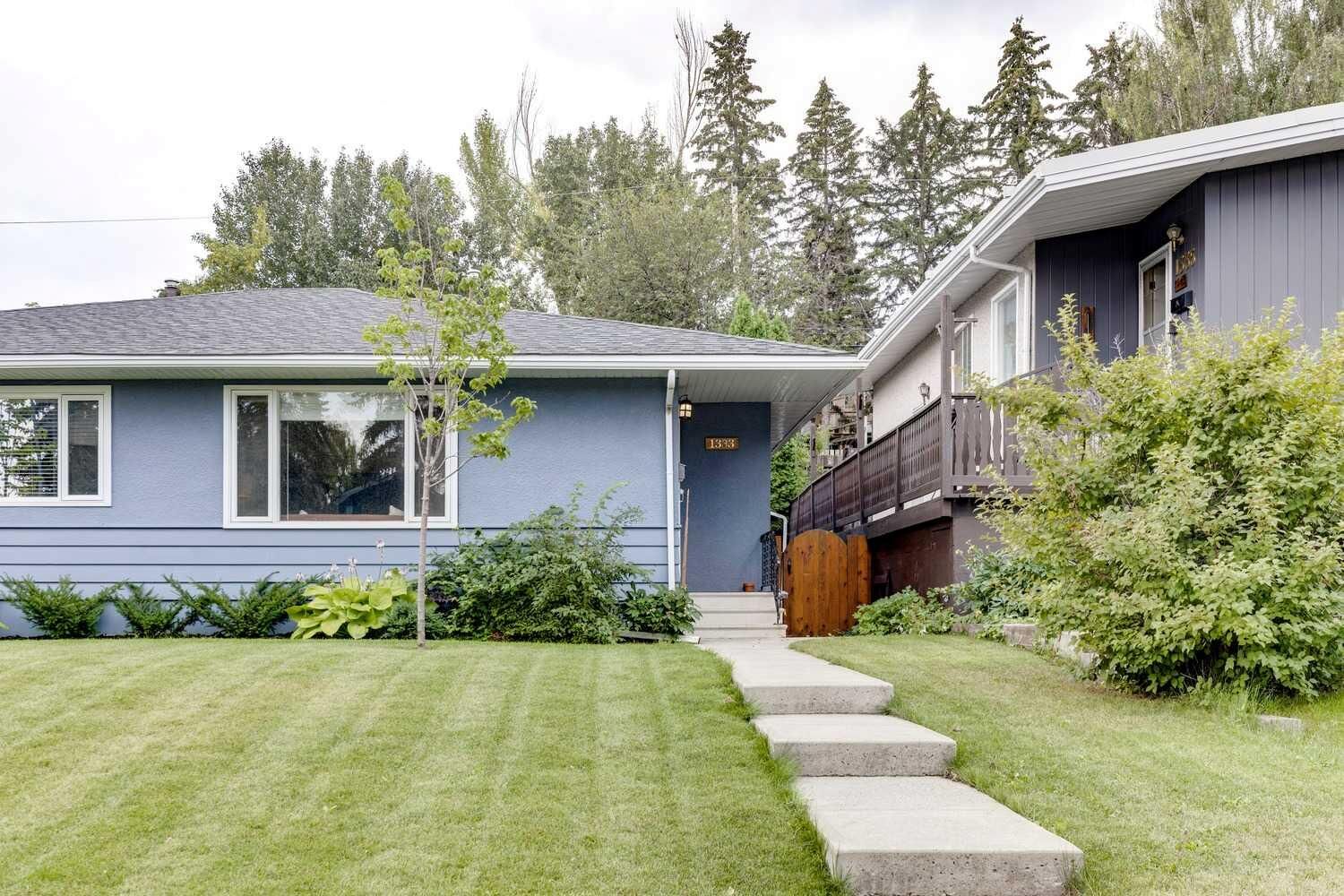 Property Photo:  1333 Rosehill Drive NW  AB T2K 1M3 