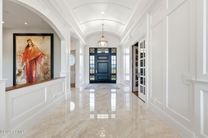 Property Photo: 1420 S 200 West UT 84049