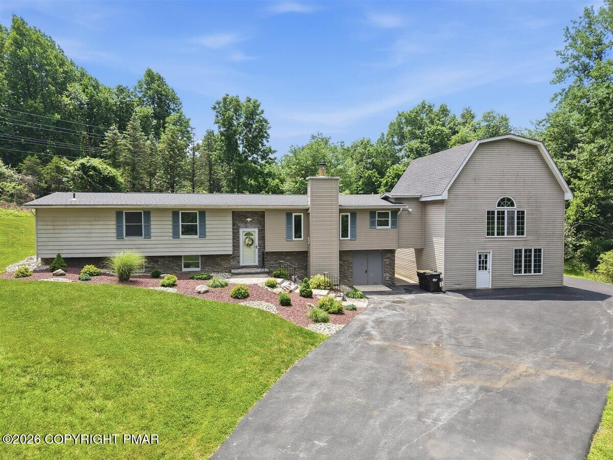 Property Photo:  226 Circle Drive S  PA 18353 