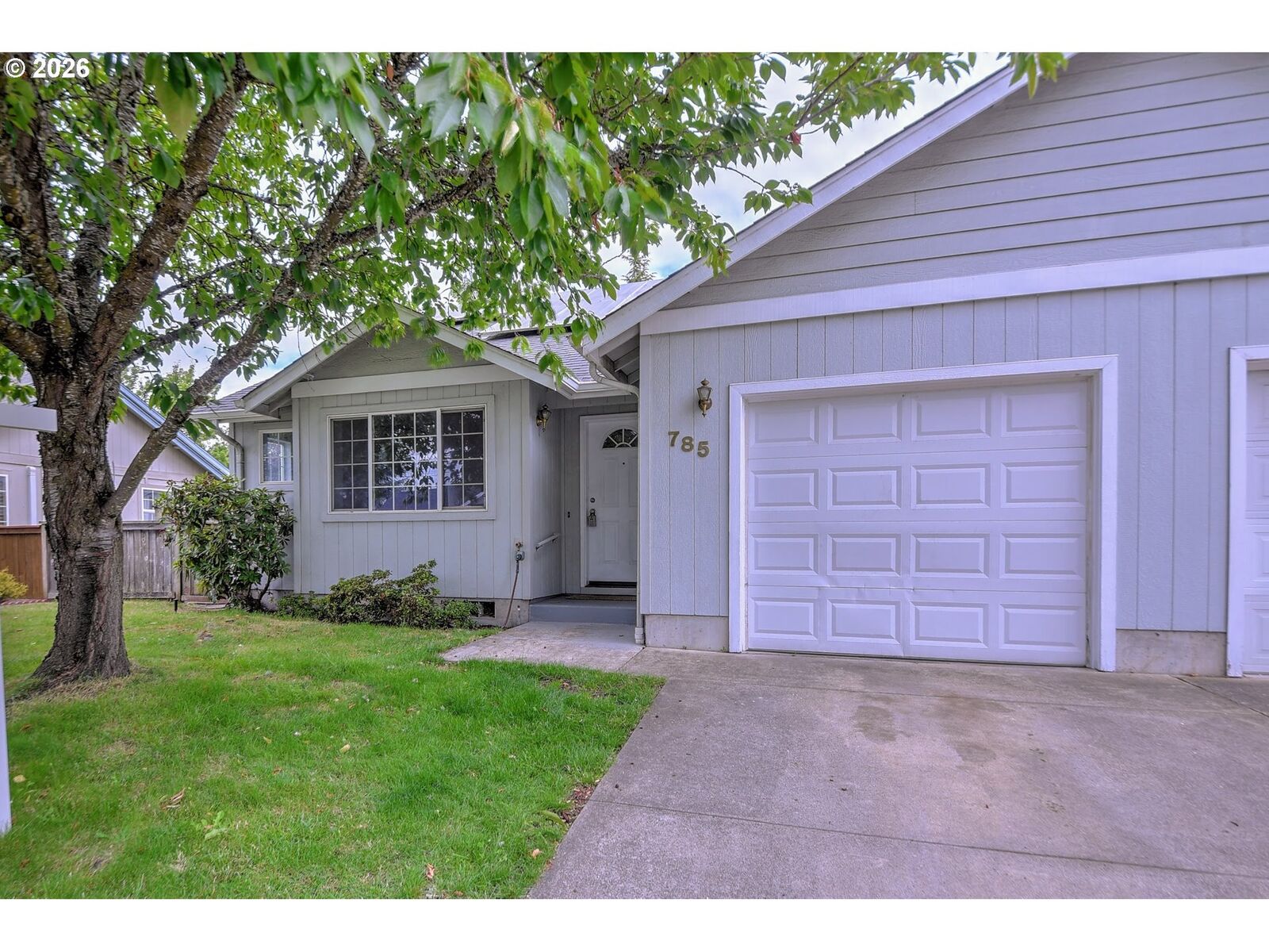 Property Photo:  785 Red Cedar Ct  OR 97402 