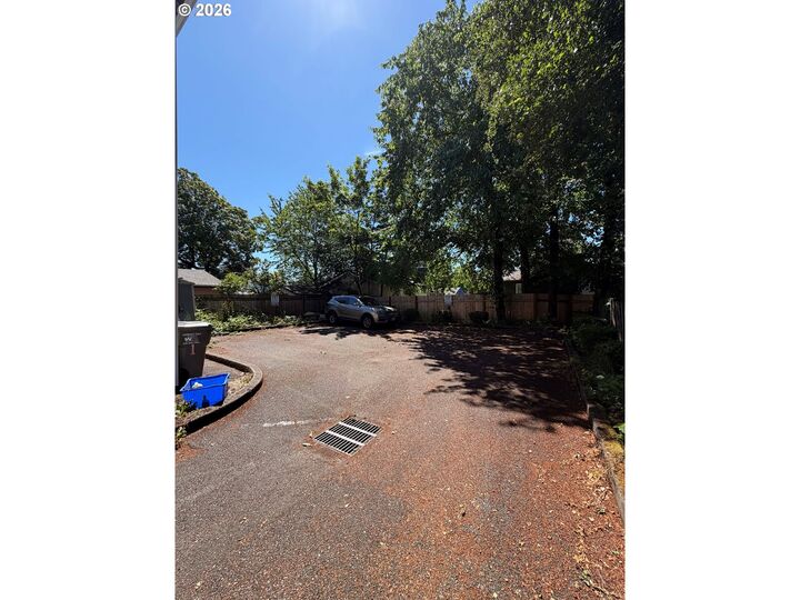 Property Photo: 11722 SE Ankeny St OR 97216