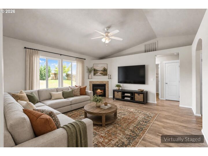 Property Photo:  122 Falcon Ct  OR 97818 