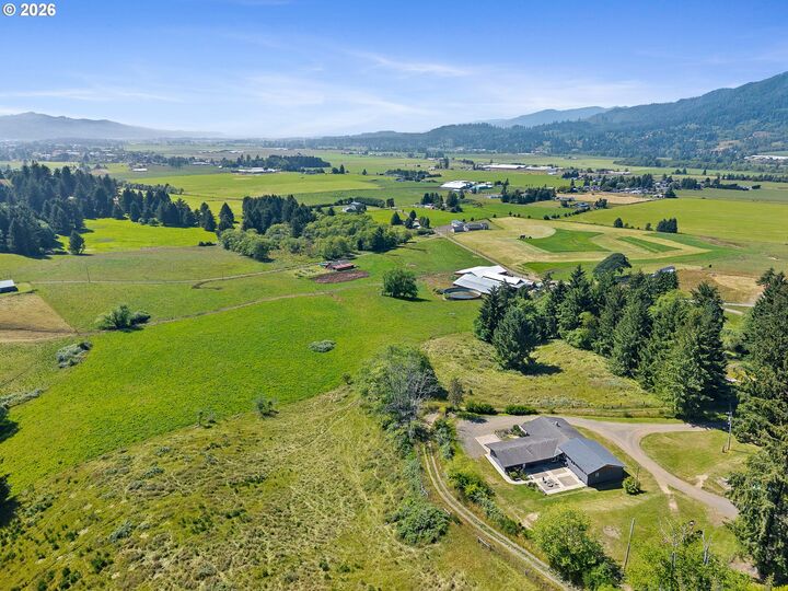 Property Photo: 850 Hodgdon Rd OR 97141