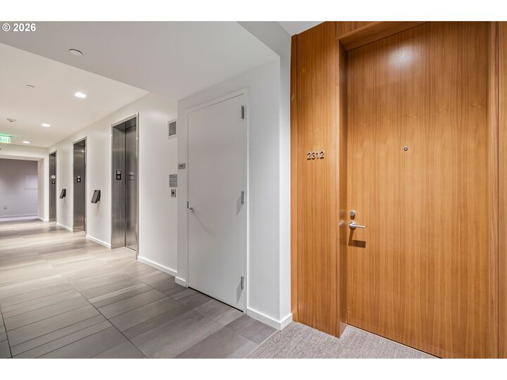 Property Photo:  1075 NW Northrup St 2312  OR 97209 