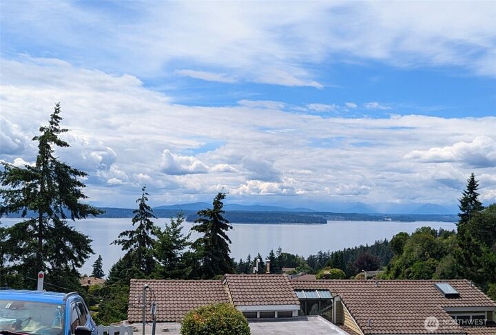 Property Photo:  