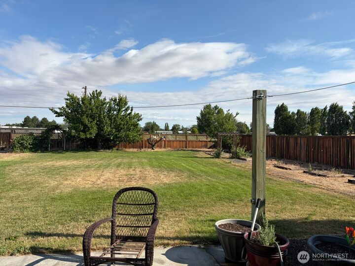 Property Photo:  9042  Forrestal Lane B  WA 98837 