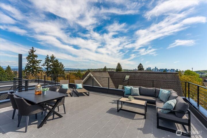 Property Photo: 4122 Burke Avenue N WA 98103