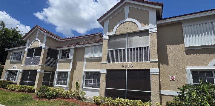 Property Photo:  4610 W McNab Road D1  FL 33069 