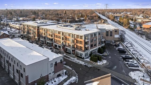 Property Photo: 2051 Villa Road 401 MI 48009