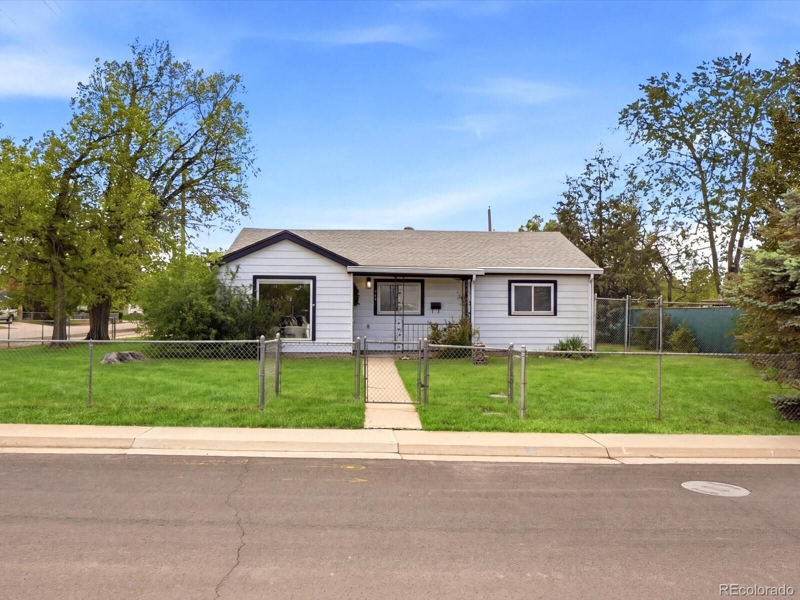 Property Photo:  1001 Victor Street  CO 80011 