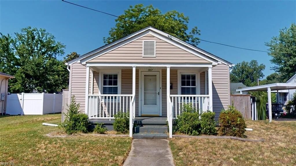 Property Photo: 307 Elizabeth St VA 23434
