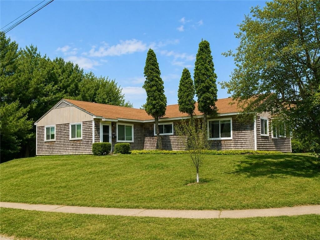 Property Photo:  10 Ludlow Road  RI 02842 
