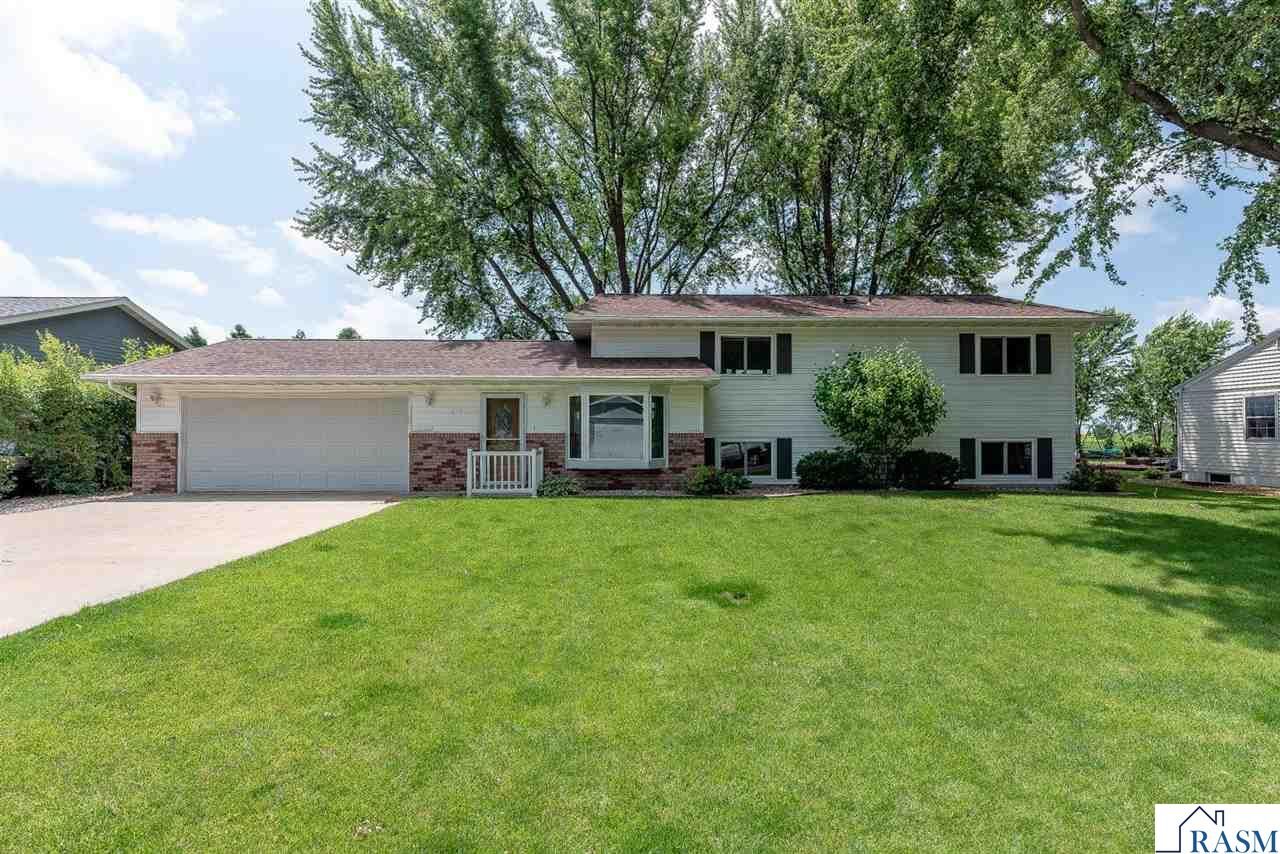Property Photo:  211 Holly Lane  MN 56048 