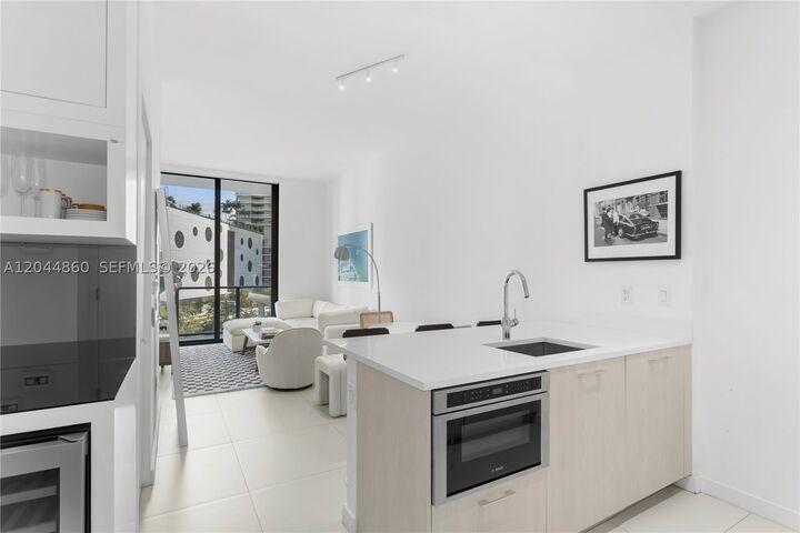 Property Photo: 501 NE 31st St 204 FL 33137