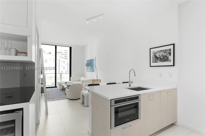 Property Photo:  501 NE 31st St 204  FL 33137 