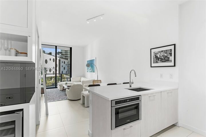 Property Photo: 501 NE 31st St 204 FL 33137