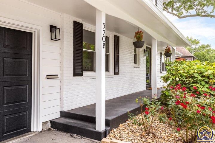 Property Photo:  3208 SW College Ave  KS 66611 