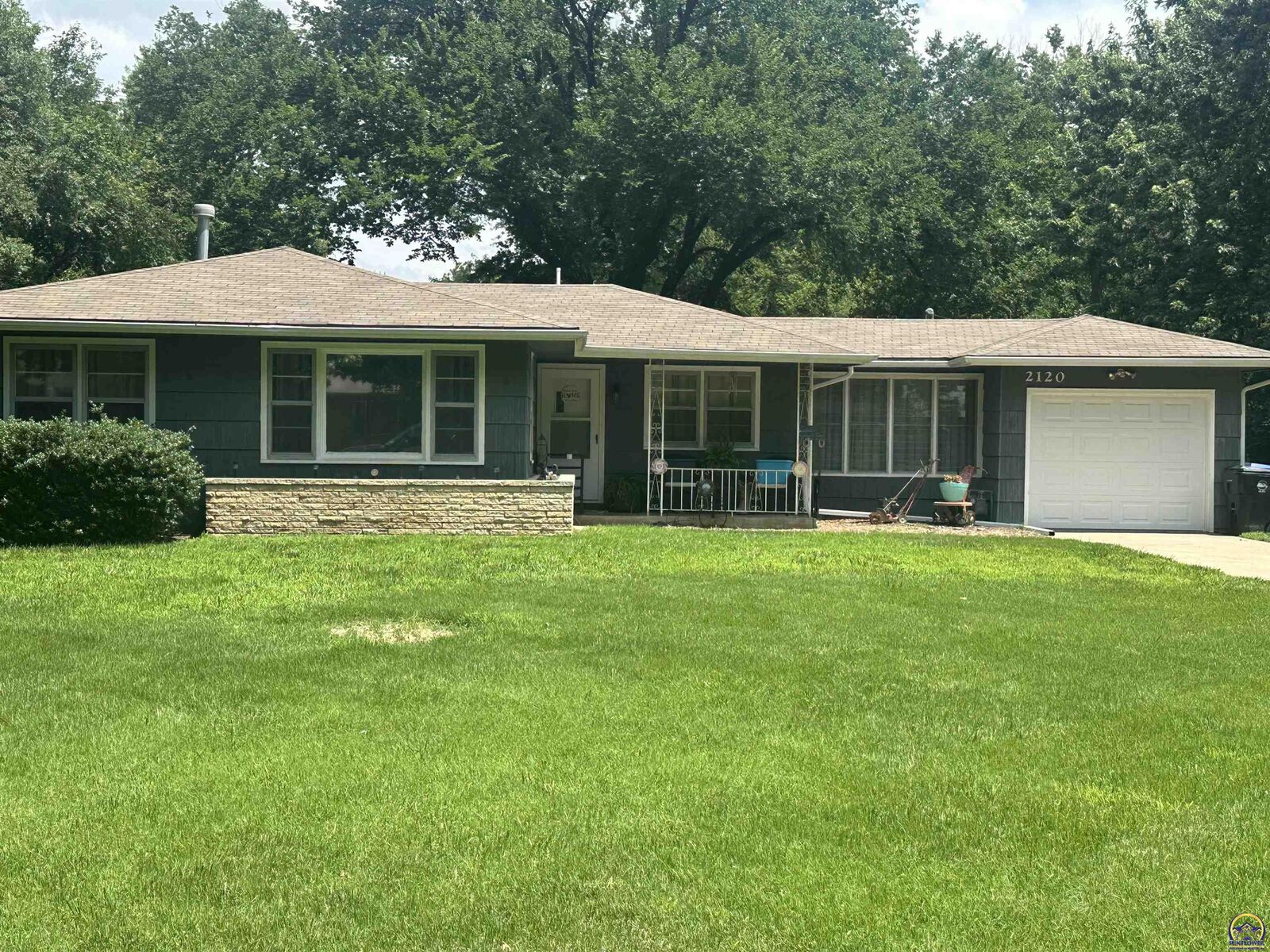 Property Photo: 2120 NW Clay St KS 66608