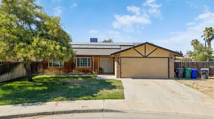 Property Photo:  1660 W Gerry Court  CA 93257 