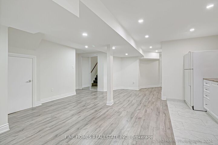 Photo de la propriété:  132 Purcell Crescent Lower  ON L6A 3C7 