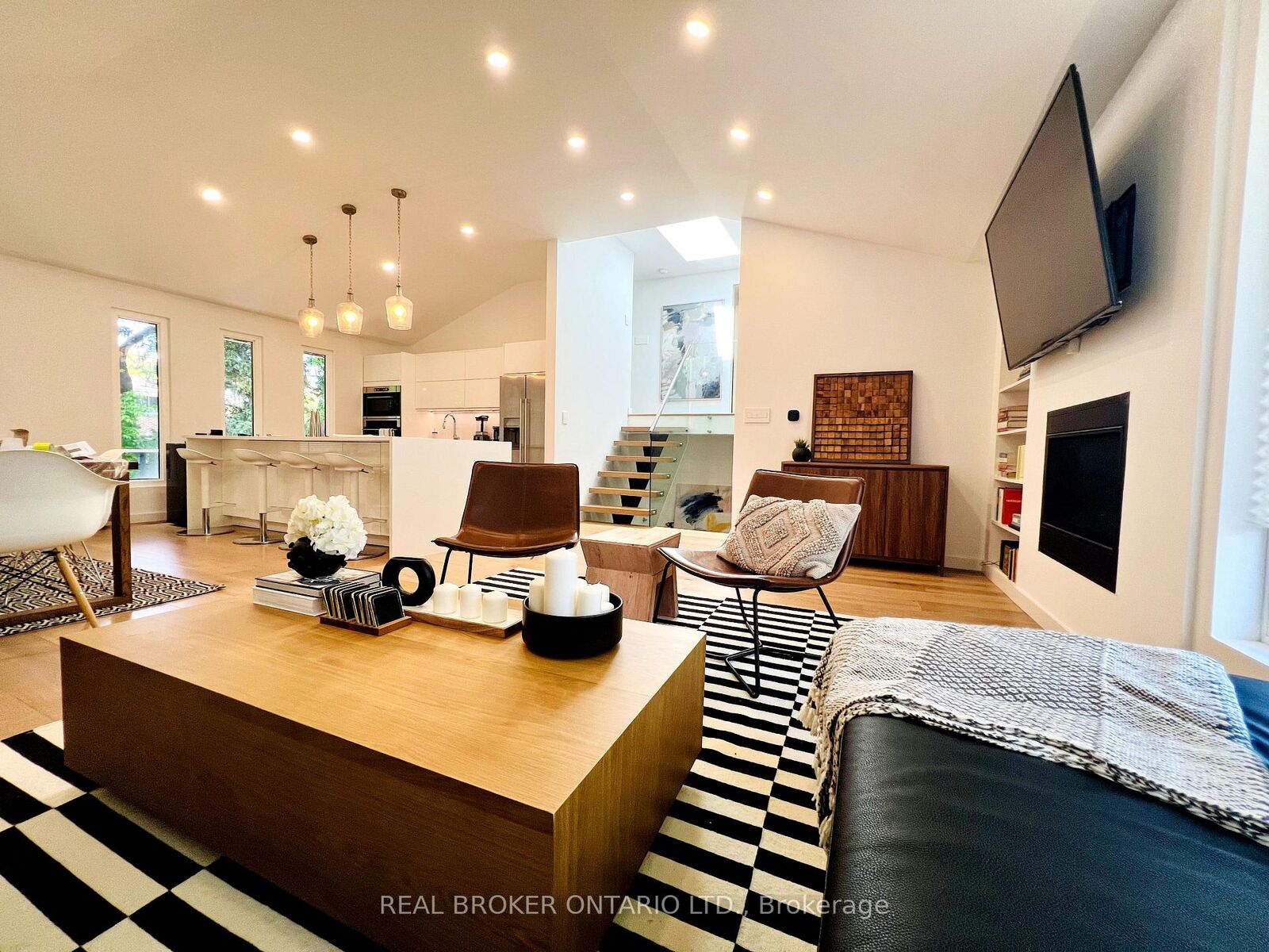 Property Photo:  51 Castlemere Crescent  ON M1W 1K4 