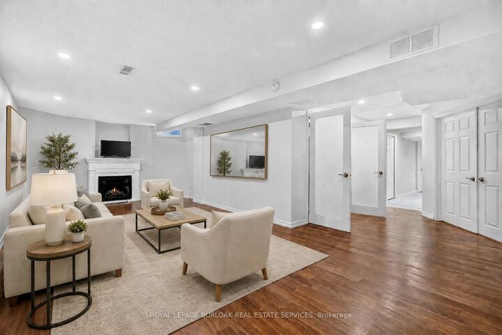 Property Photo: 3334 Trelawny Circle ON L5N 6N5