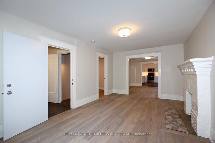 Property Photo: 163 Parkside Drive B ON M6P 2G3