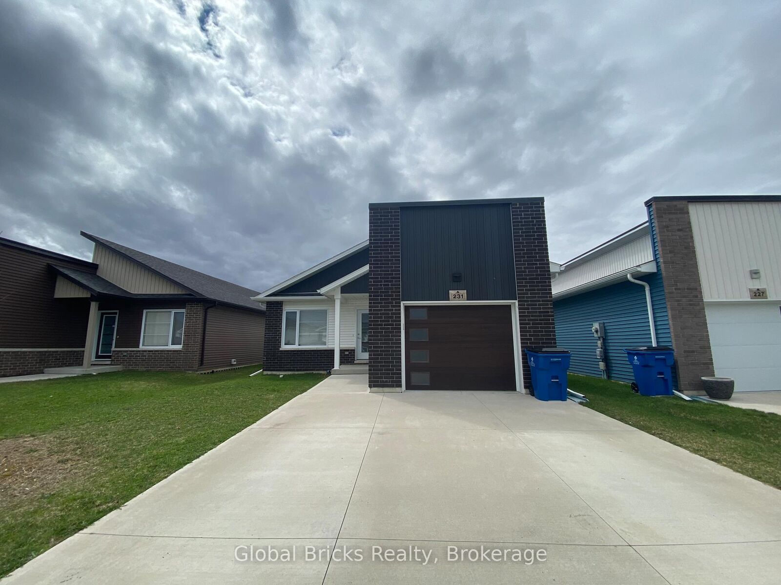 Photo de la propriété: 231 Manning Drive ON N7M 0S5