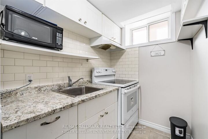 Photo de la propriété:  14 Innes Avenue 3  ON M6E 1M8 
