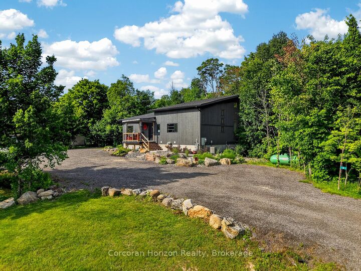 Property Photo: 9 Silver Birch Circle N ON P2A 0B5