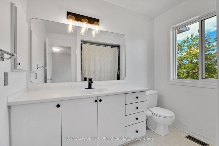Property Photo:  6009 Pineglade Crescent  ON K1W 1G8 