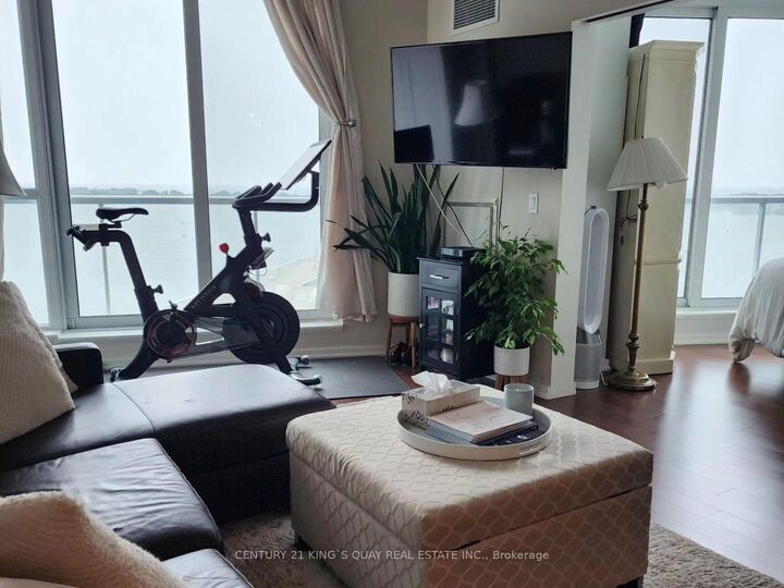 Property Photo:  208 Queens Quay W 2205  ON M5J 2Y5 