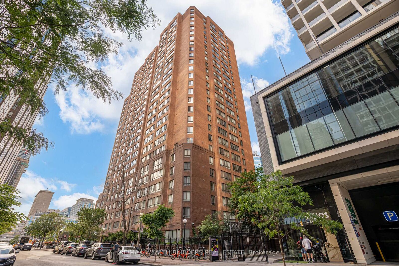 Property Photo:  633 Bay Street 803  ON M5G 2G4 
