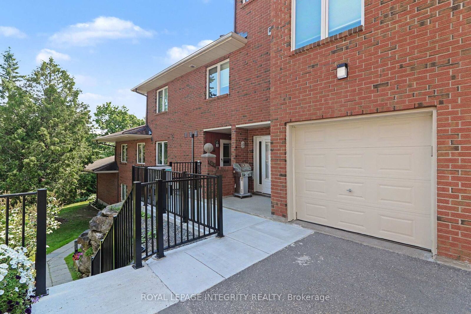 Property Photo: 403 Stratas Circuit 26 ON K2L 3K6
