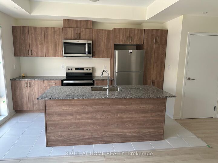 Property Photo:  245 McLevin Avenue 12  ON M1B 1E7 