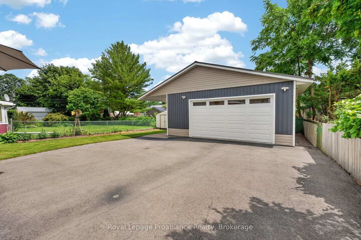 43 Hastings Drive — photo 1