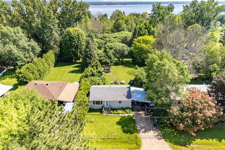Property Photo:  770 McGuire Street  ON K8A 7C5 