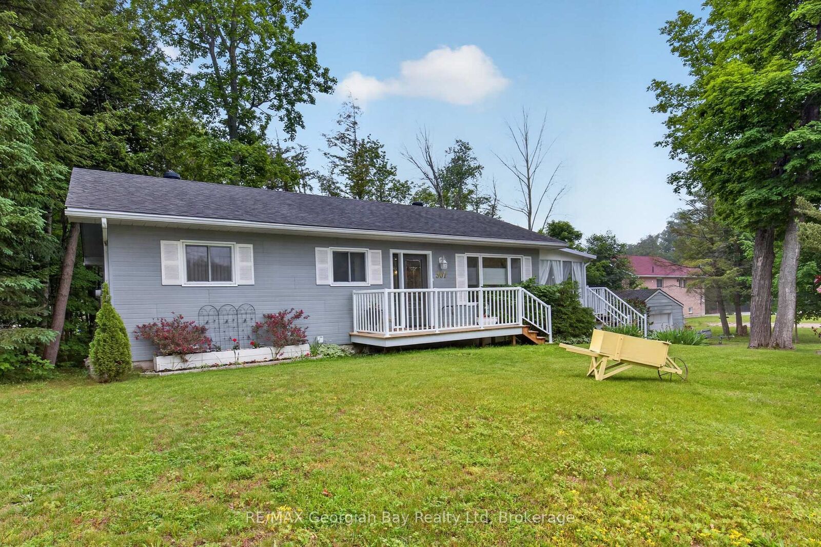Property Photo: 307 Balm Beach Road W ON L0L 2J0