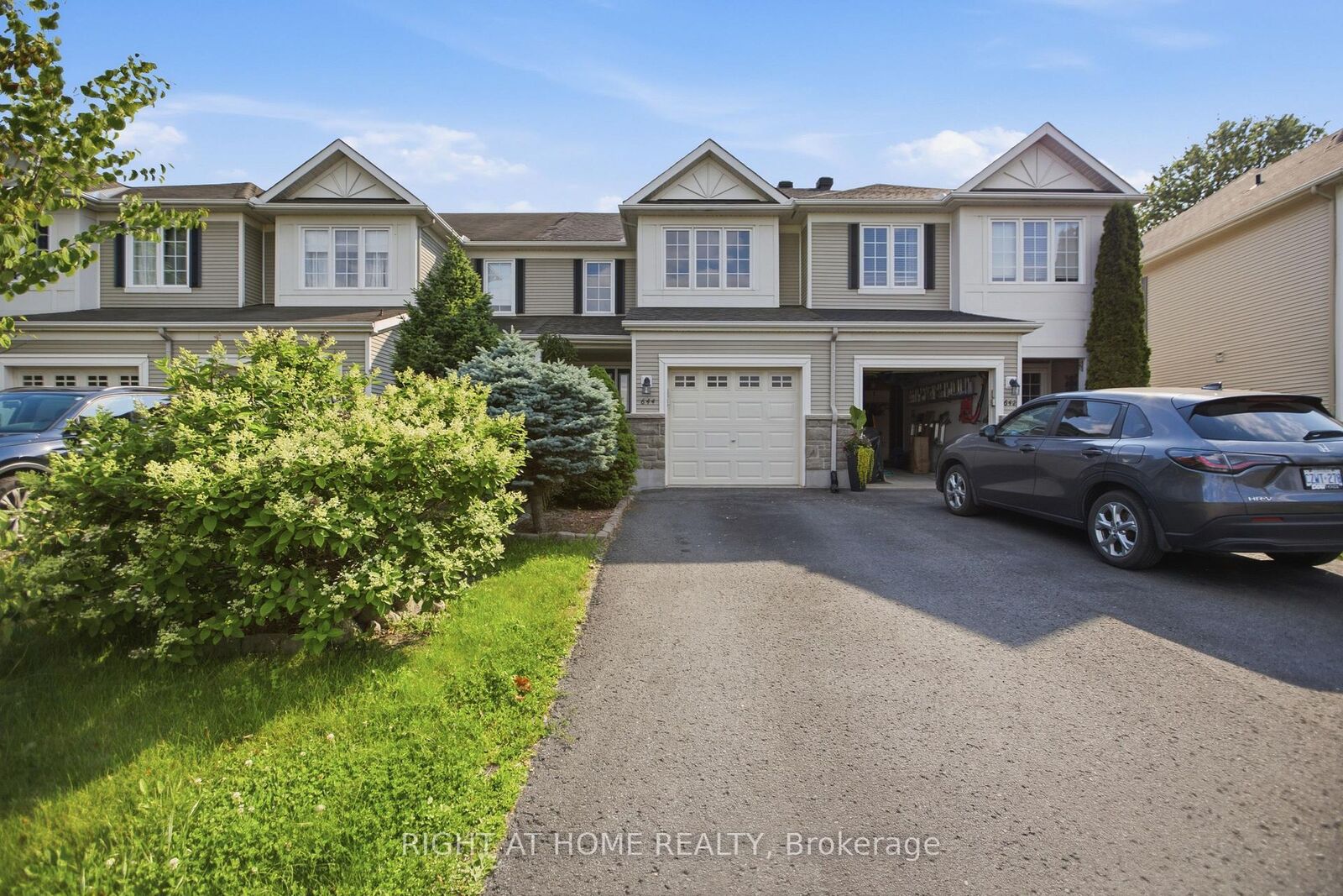 Property Photo:  644 Kilbirnie Drive  ON K2J 0G8 