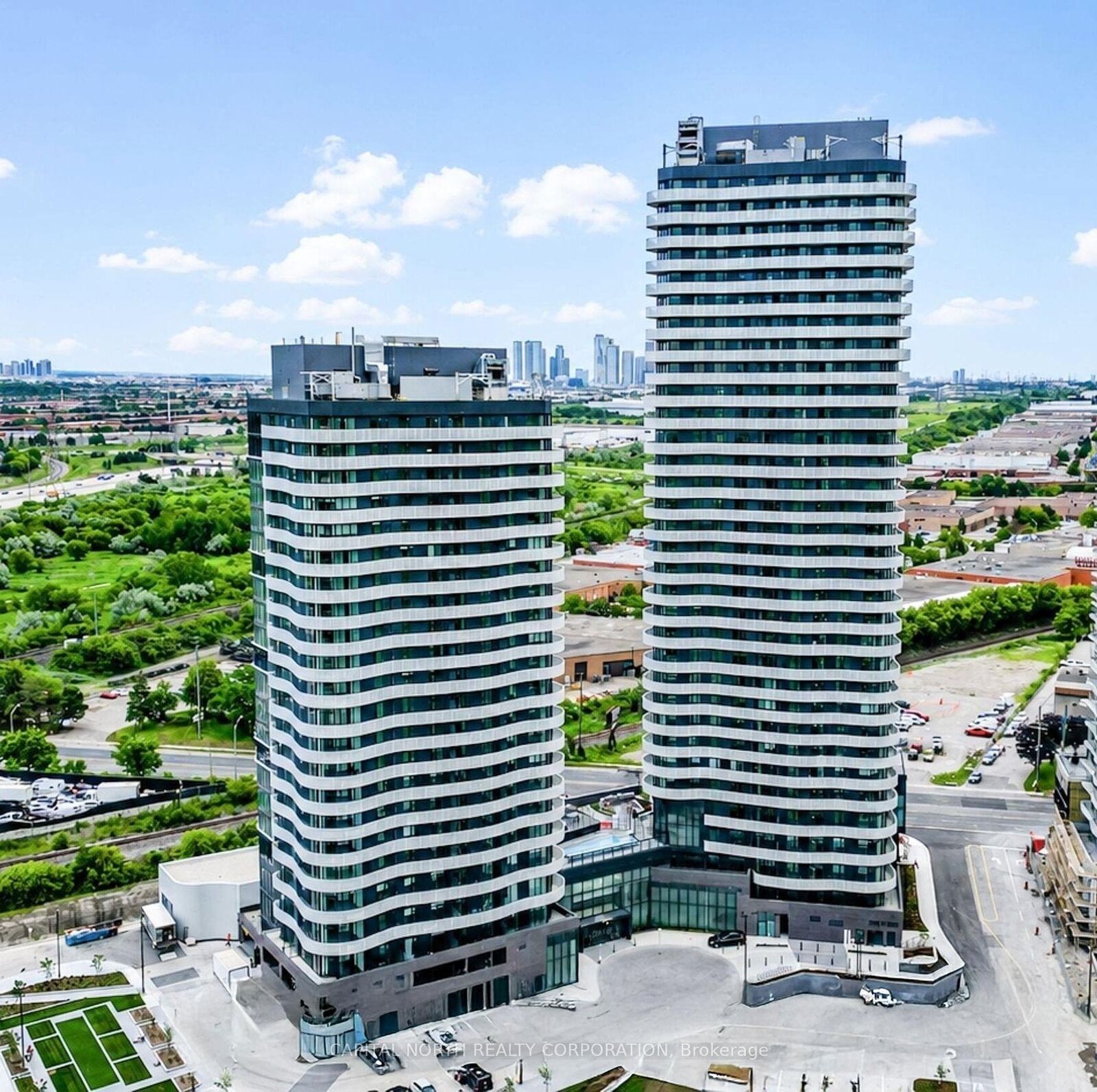 Property Photo:  10 Flavelle Trail 1601  ON L4L 1V8 