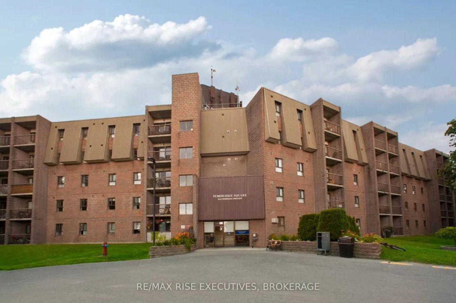 Property Photo:  1020 Pembridge Crescent 106  ON K7P 1R2 