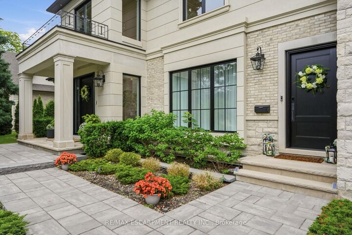 Property Photo: 1544 Lochlin Trail ON L5G 3V7