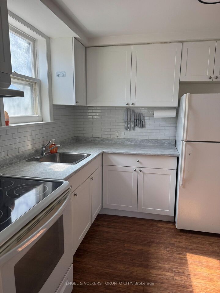 Photo de la propriété:  42 Rose Street 1  ON L4N 2T2 