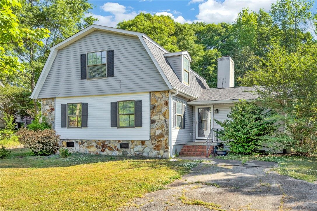 Property Photo: 919 Berkeley Drive SC 29631