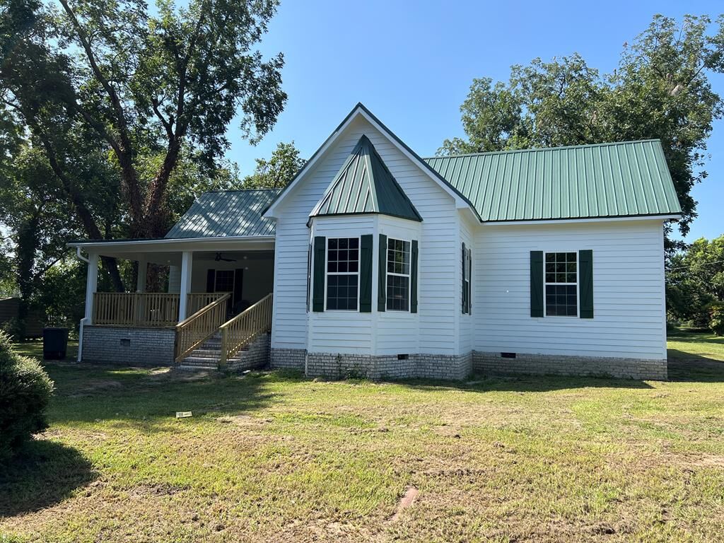 Property Photo: 1071 W Pear St GA 31778