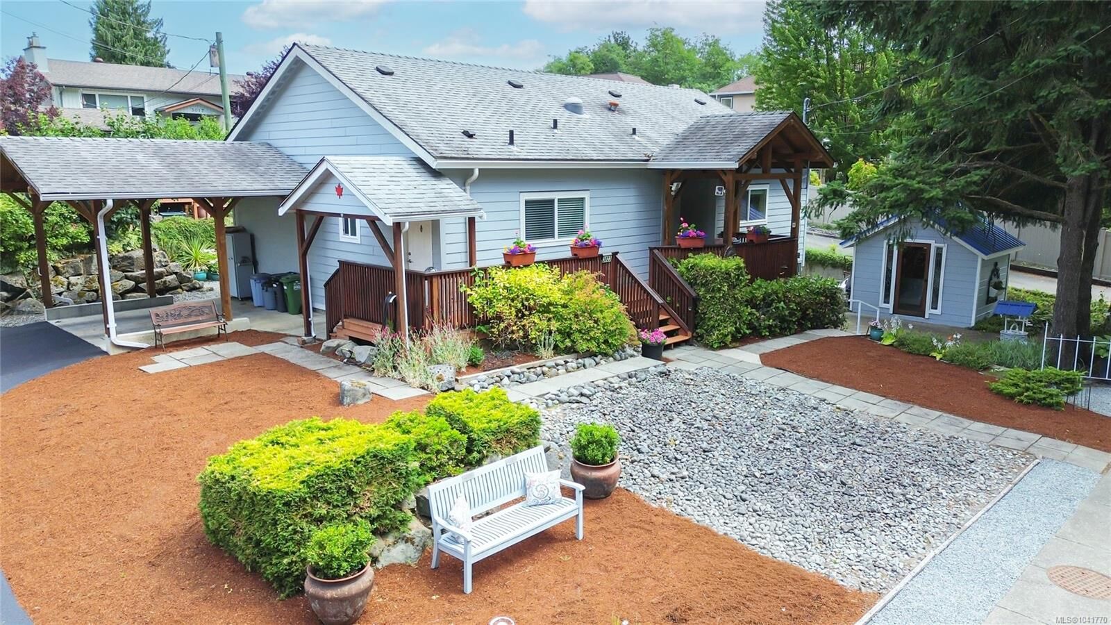 Property Photo: 3023 Oak St BC V0R 1K2