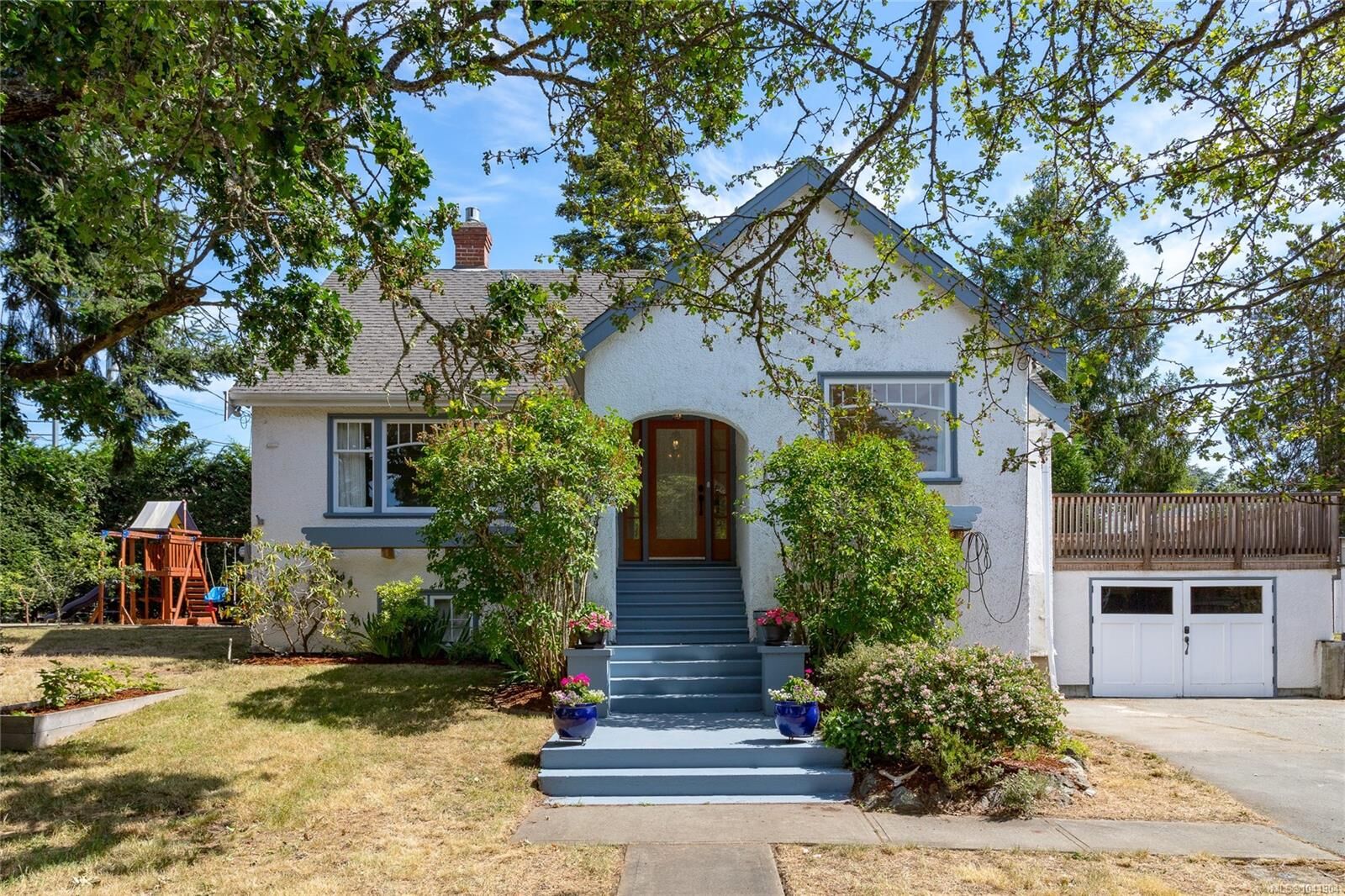 Property Photo:  2875 Rockwell Ave  BC V9A 2M8 