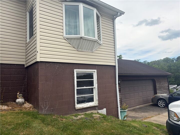 Property Photo:  202 Broadway St  PA 15089 