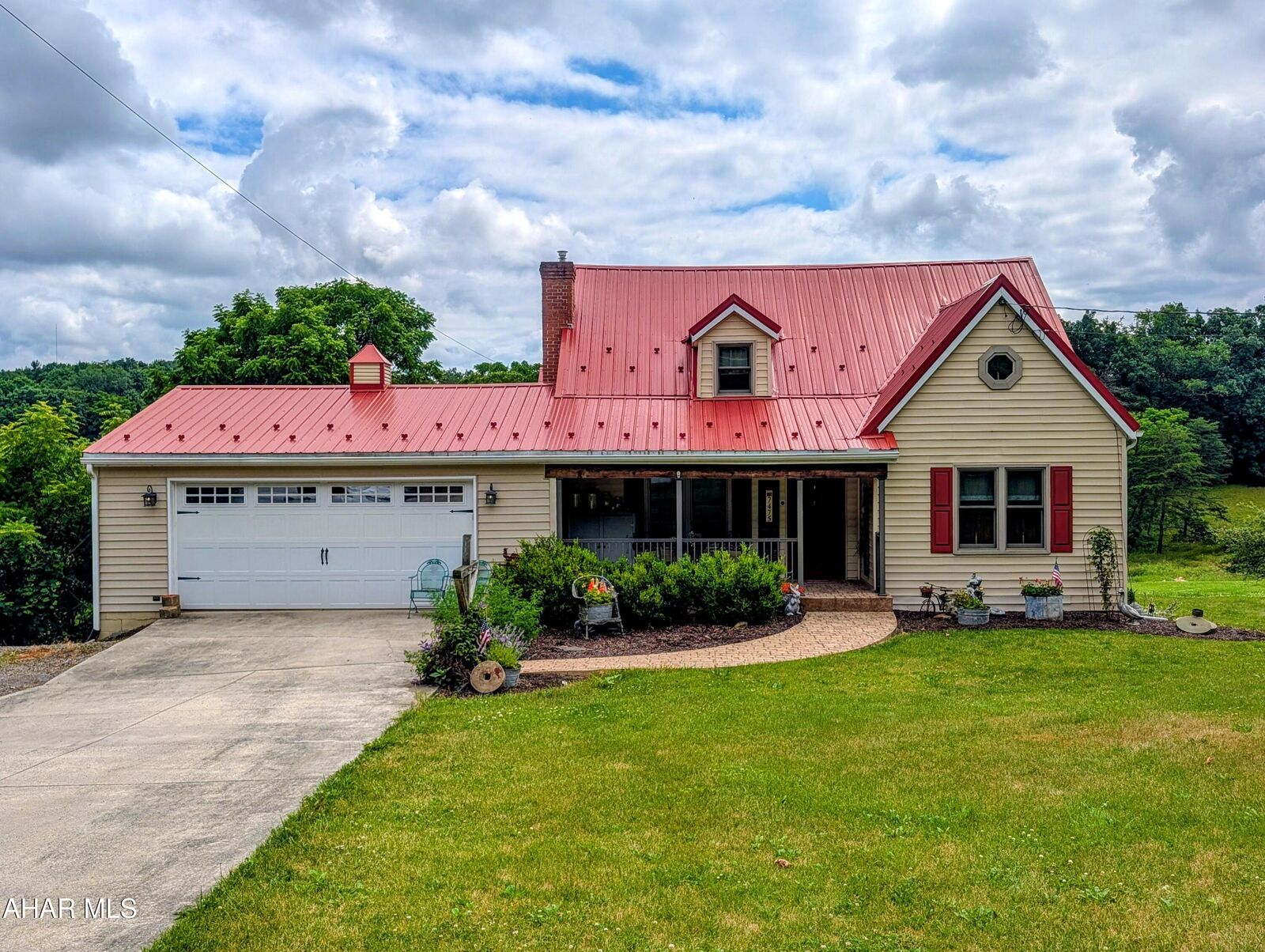 Property Photo: 7475 Lincoln Highway PA 15522